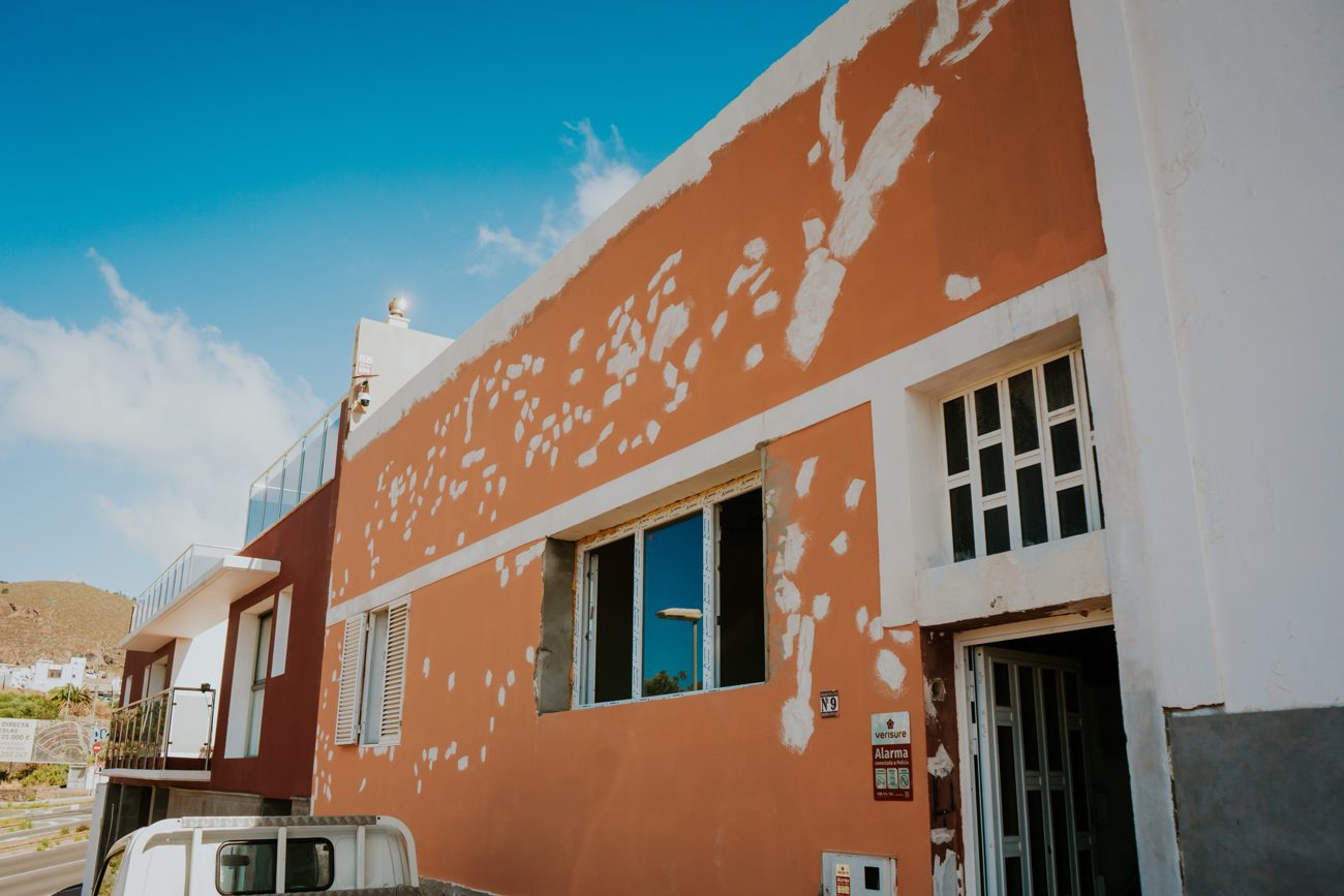 Fachada de vivienda en reforma en La Montañeta